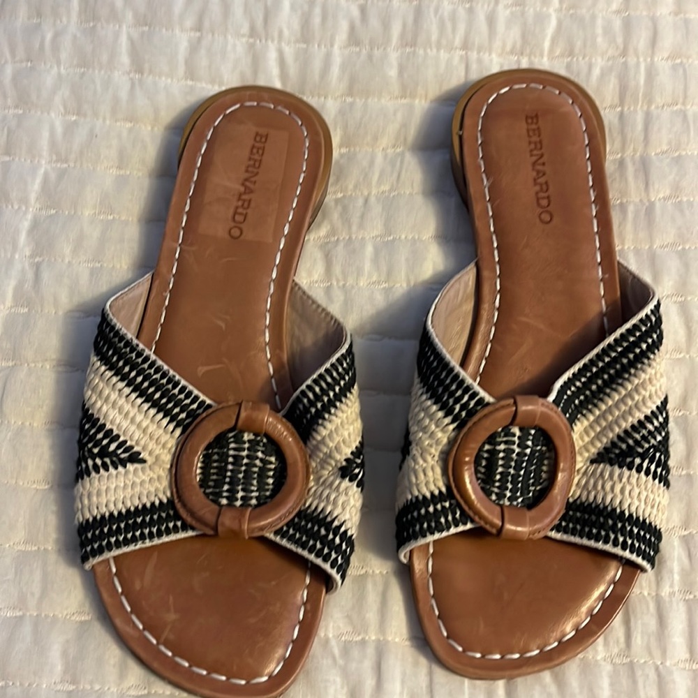 Black/cream slide